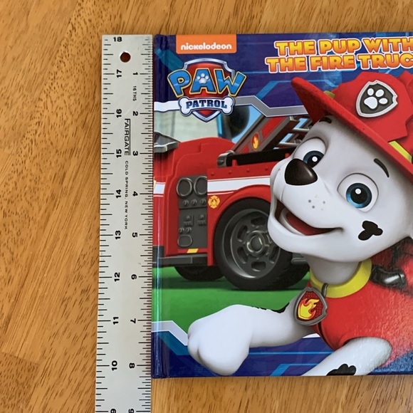 ❤️🎁NEW Paw Patrol Hardcover HC Book The Pup With The Fire Truck - Picture 11 of 12